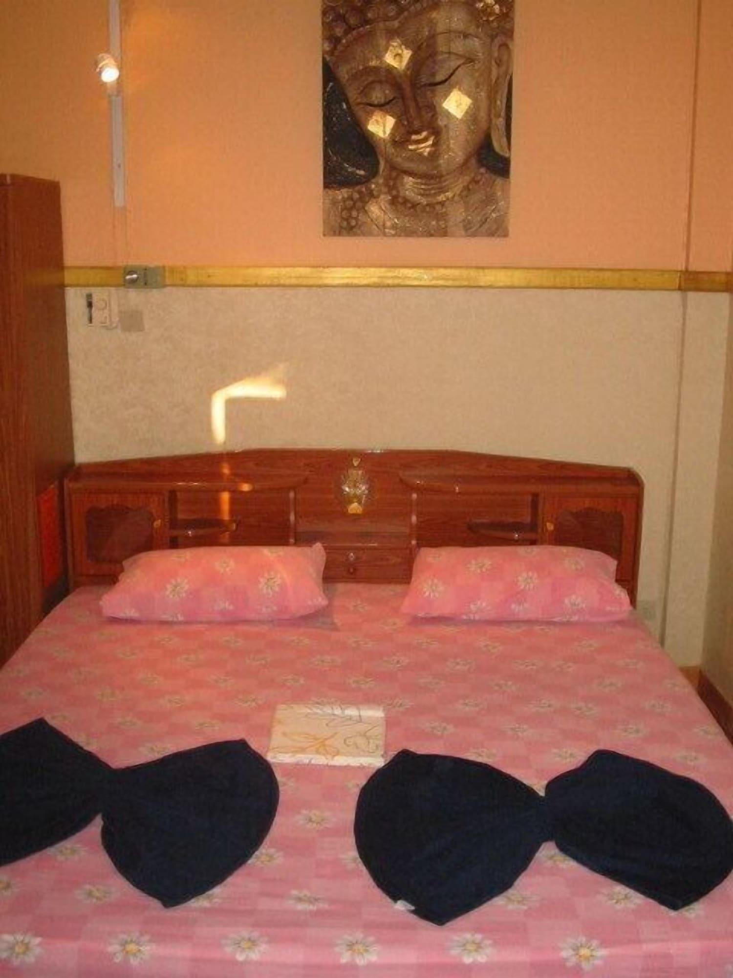 Hollanda Montri Guesthouse Chiang Mai Luaran gambar
