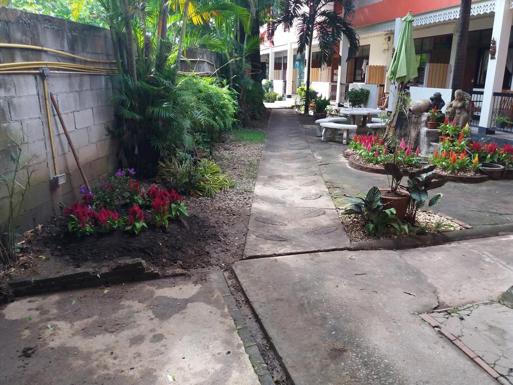 Hollanda Montri Guesthouse Chiang Mai Luaran gambar