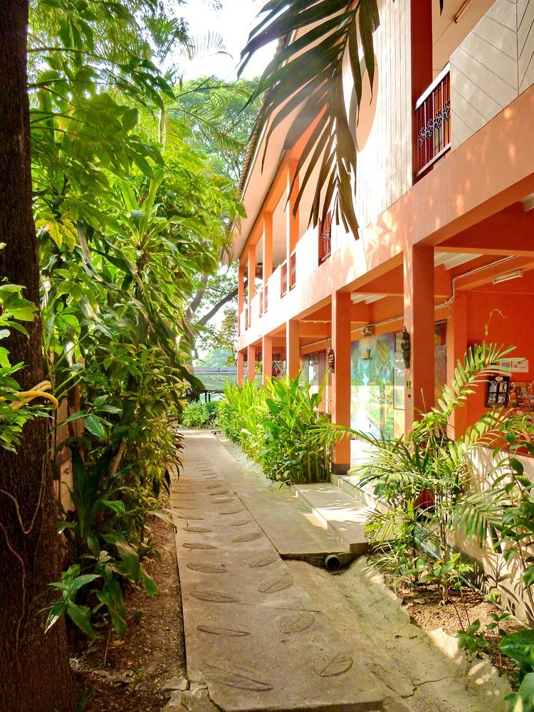 Hollanda Montri Guesthouse Chiang Mai Luaran gambar