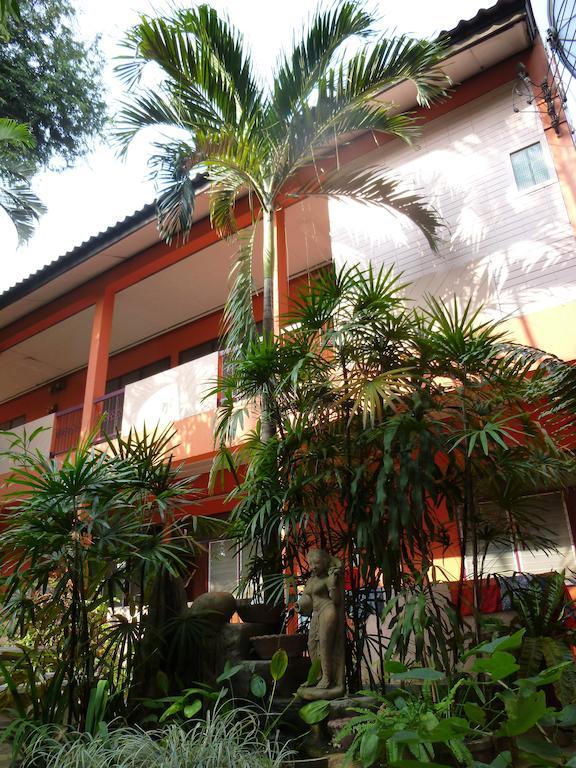 Hollanda Montri Guesthouse Chiang Mai Luaran gambar